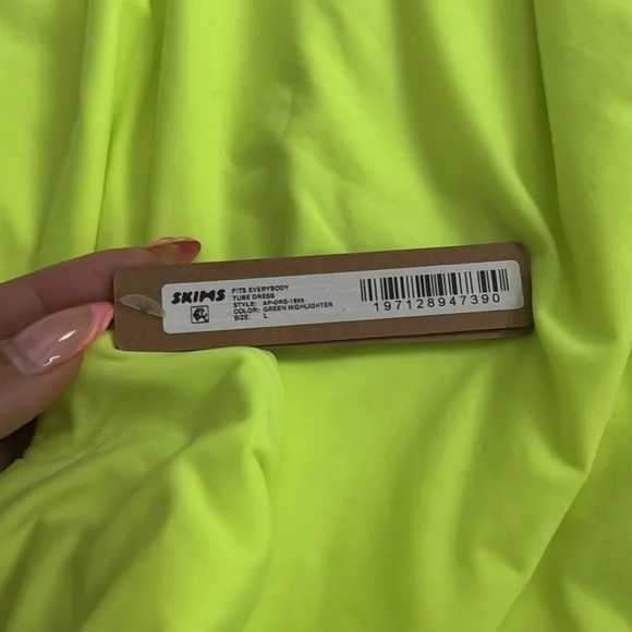 SKIMS Fits Everybody Tube Dress - Green Highlighter - Picture 5 of 5